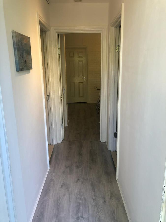 Double Room With Private Bathroom In A 2-Bedrooms House لندن المظهر الخارجي الصورة